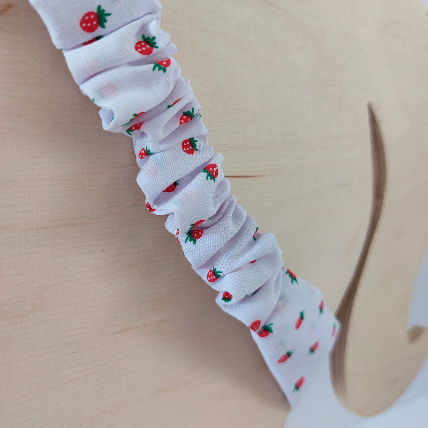 Retro Knotted Head Band Strawberry White