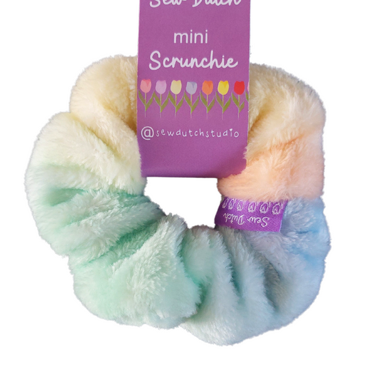 Mini scrunchie fleecy rainbow