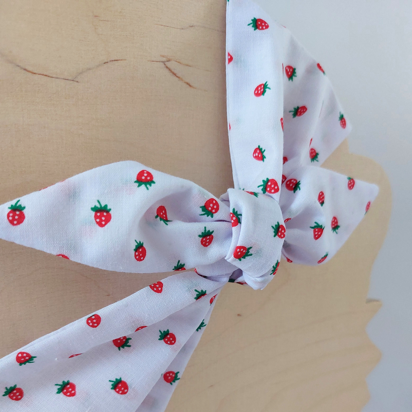 Retro Knotted Head Band Strawberry White