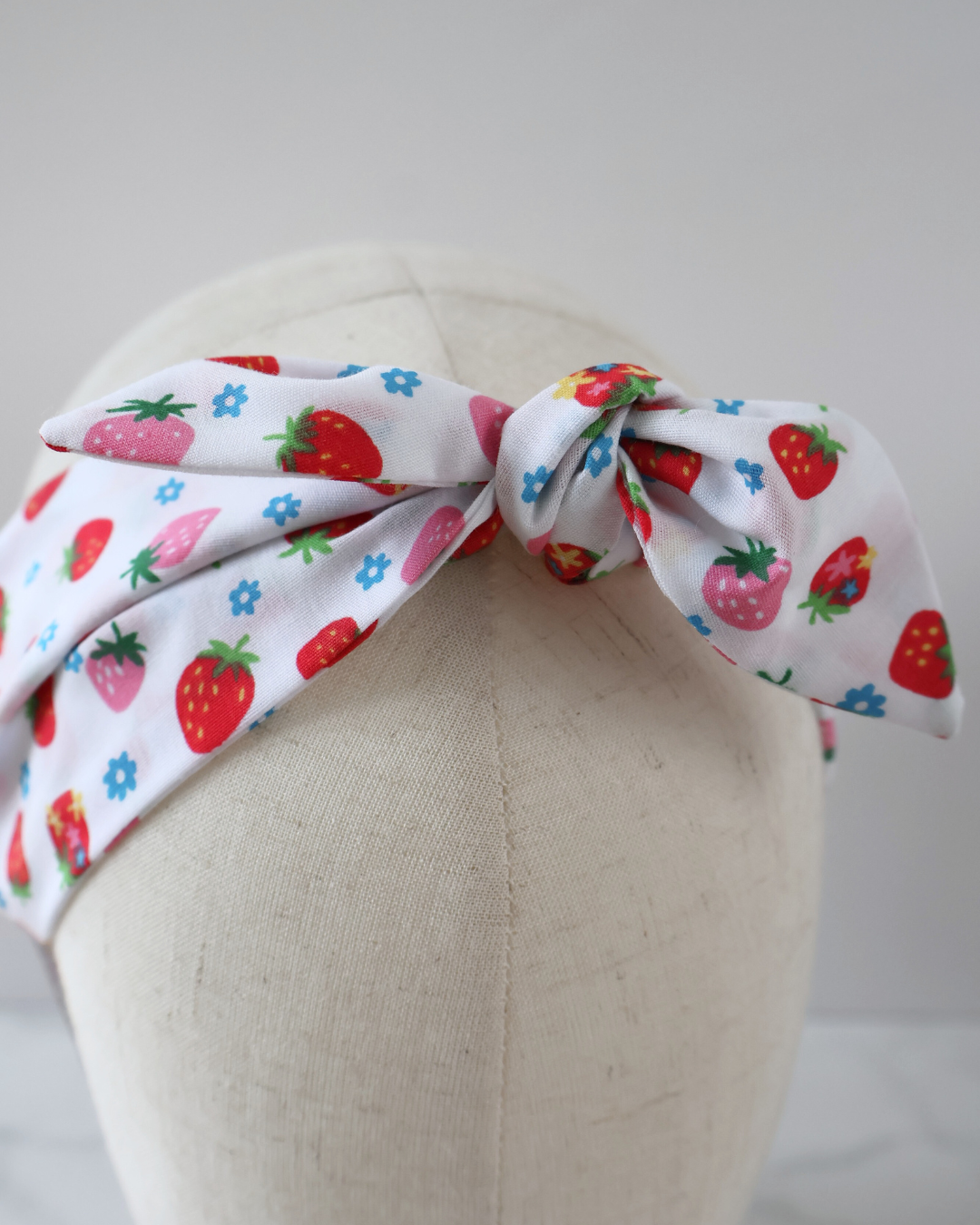Retro Knotted Headband Strawberry White