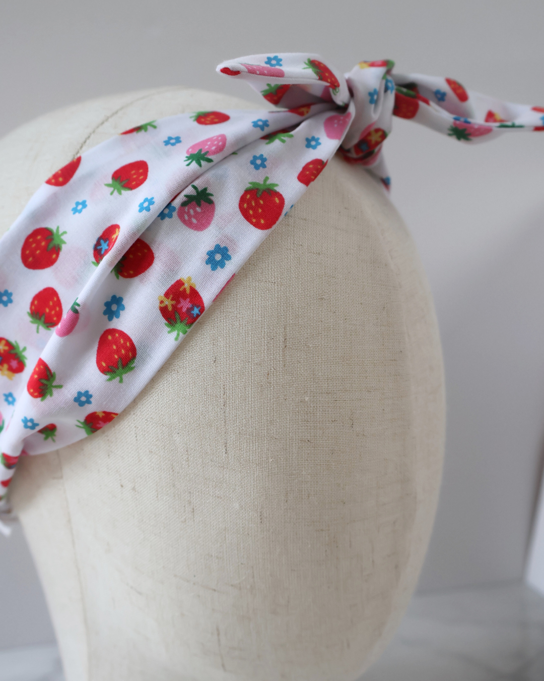 Retro Knotted Headband Strawberry White